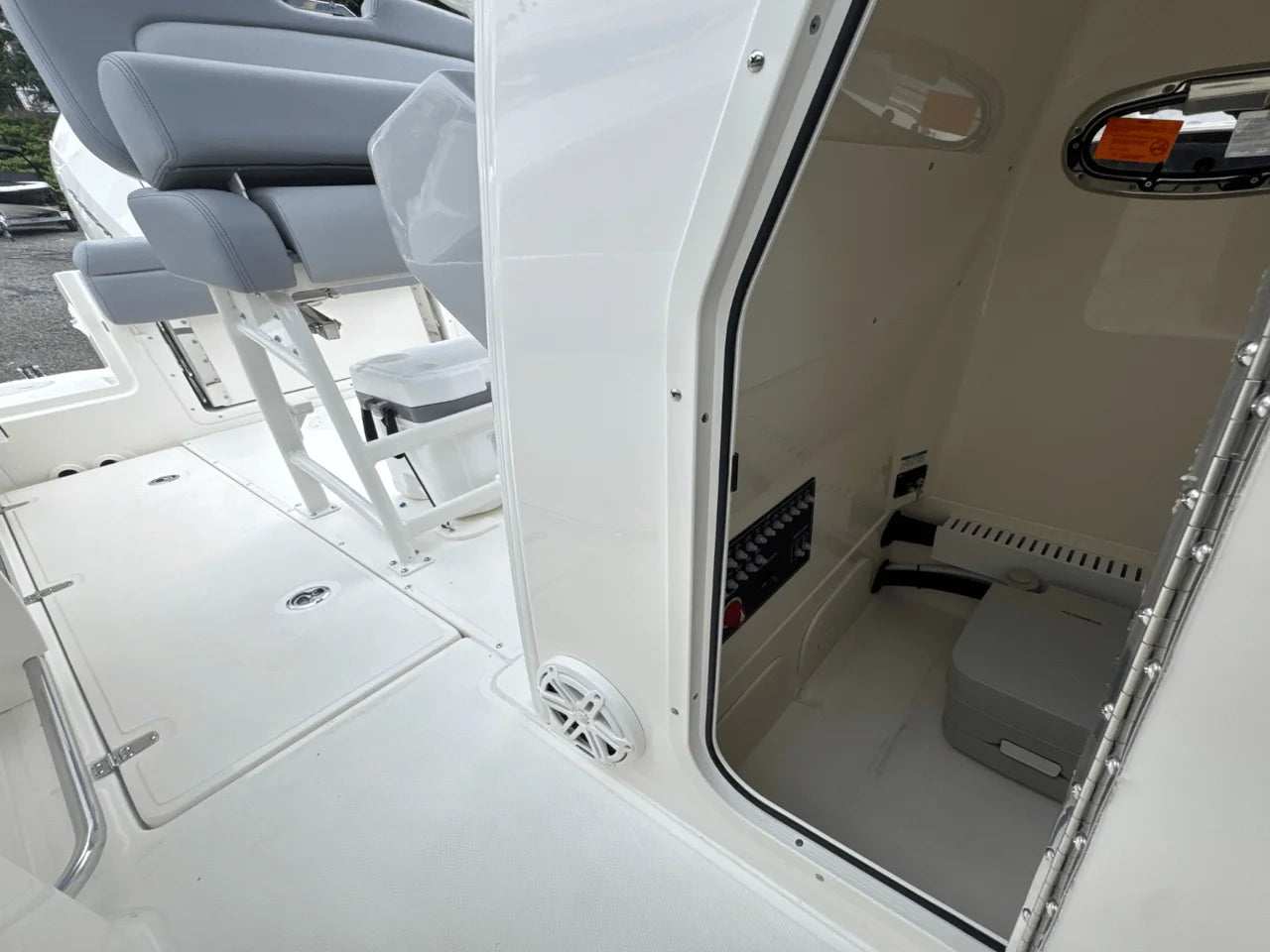 2026 Boston Whaler 230 Outrage 23.0 feet, Huntington, NY #34