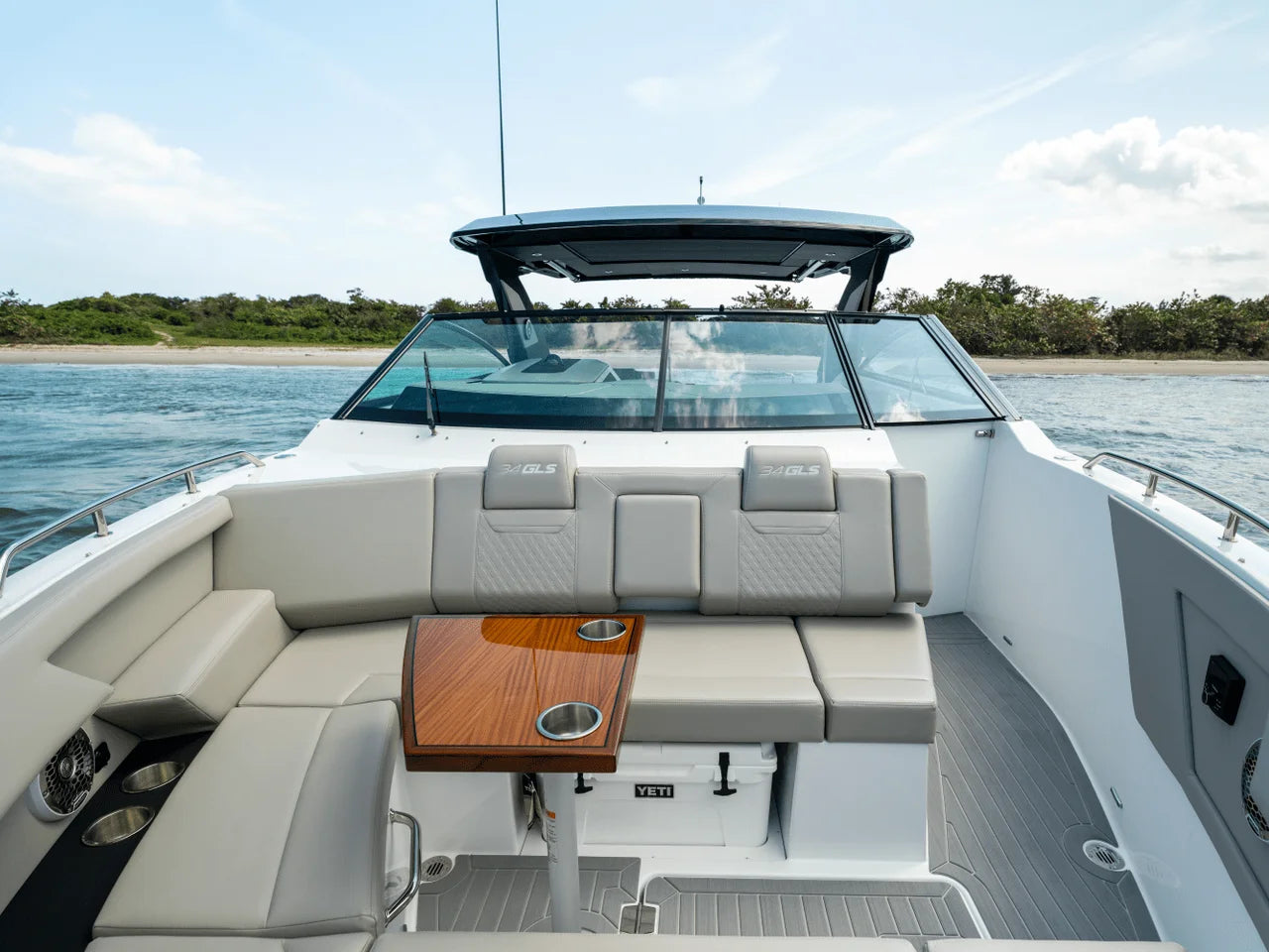 2026 Cruisers Yachts 34 GLS Outboard 35.0 feet, Inuvik, Northwest Territories #110