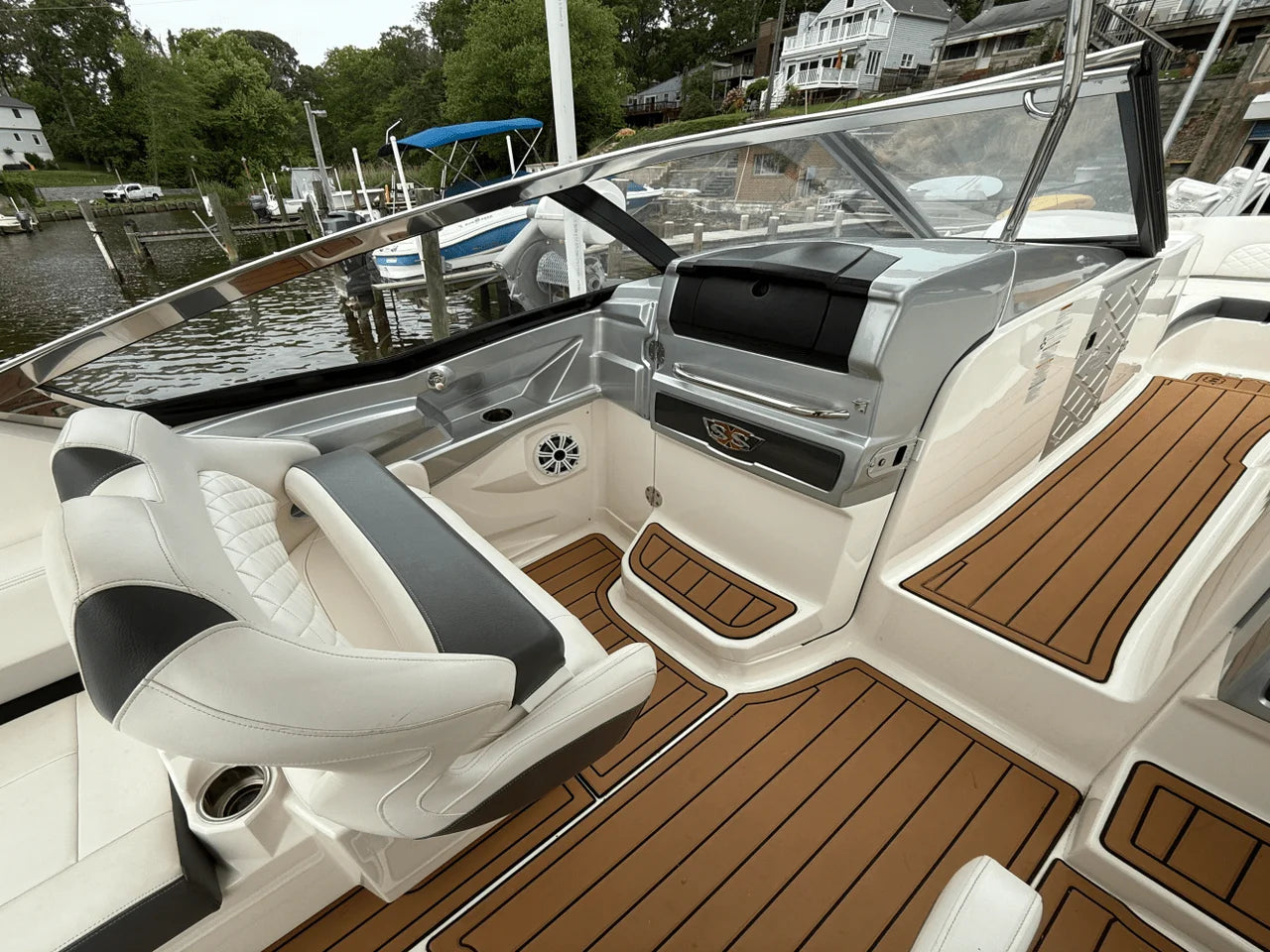 2015 Chaparral 327 SSX 32.0 feet, Grasonville, Maryland #20