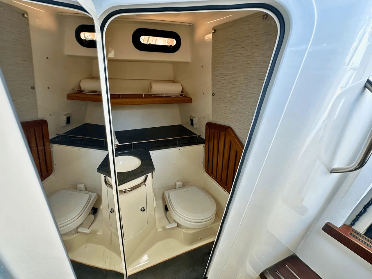 2023 Boston Whaler 350 REALM 35.0 feet, Sarasota, Florida #18