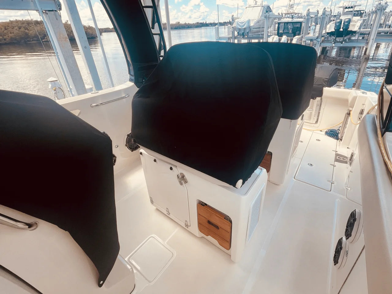 2023 Boston Whaler 350 REALM 35.0 feet, Stuart, FL #17