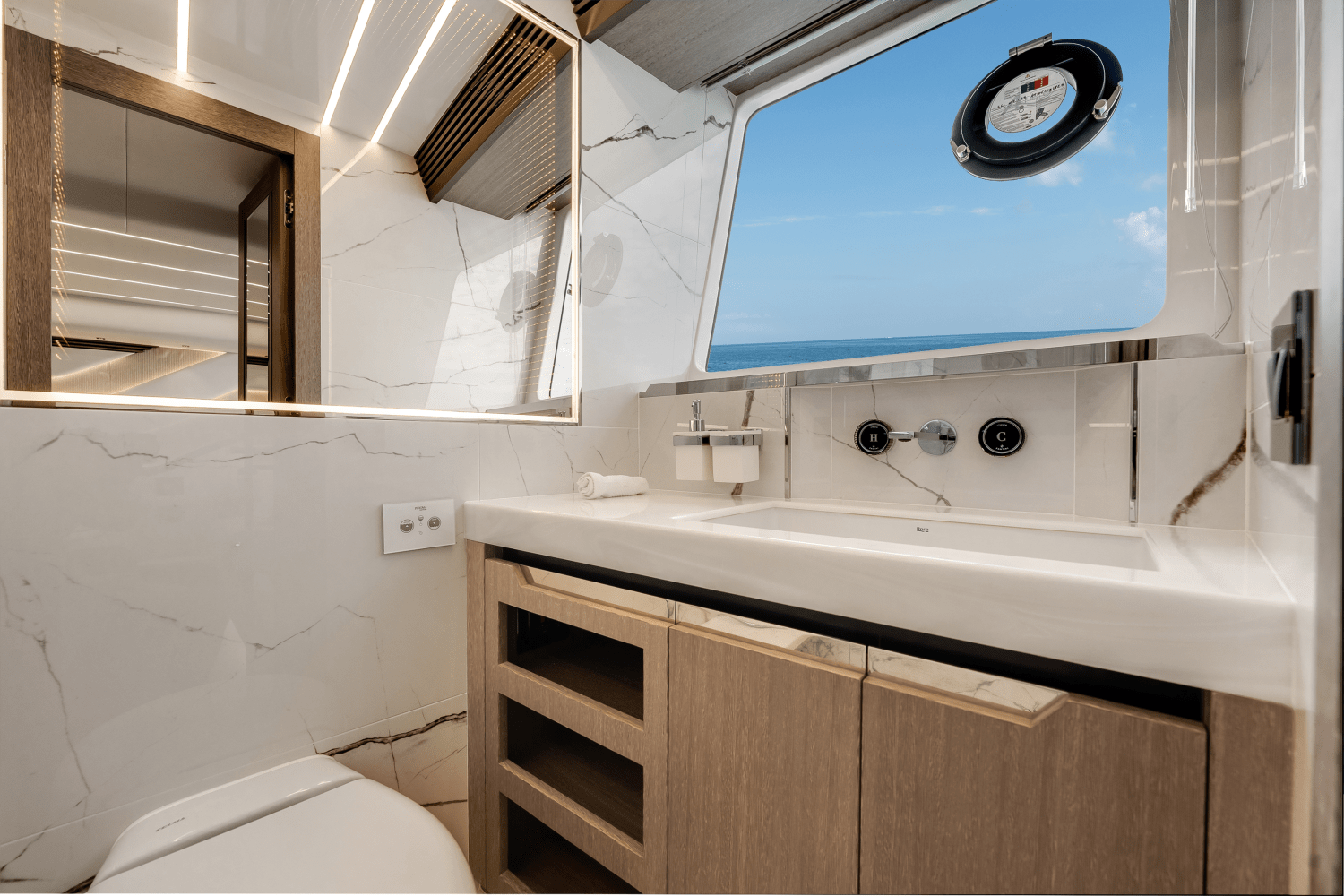 2026 Galeon 800 FLY 83.0 feet, Inuvik, Northwest Territories #32