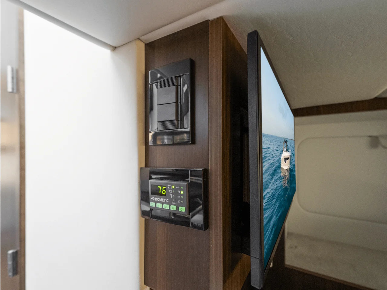 2026 Cruisers Yachts 38 GLS Outboard 38.0 feet, Inuvik, Northwest Territories #111