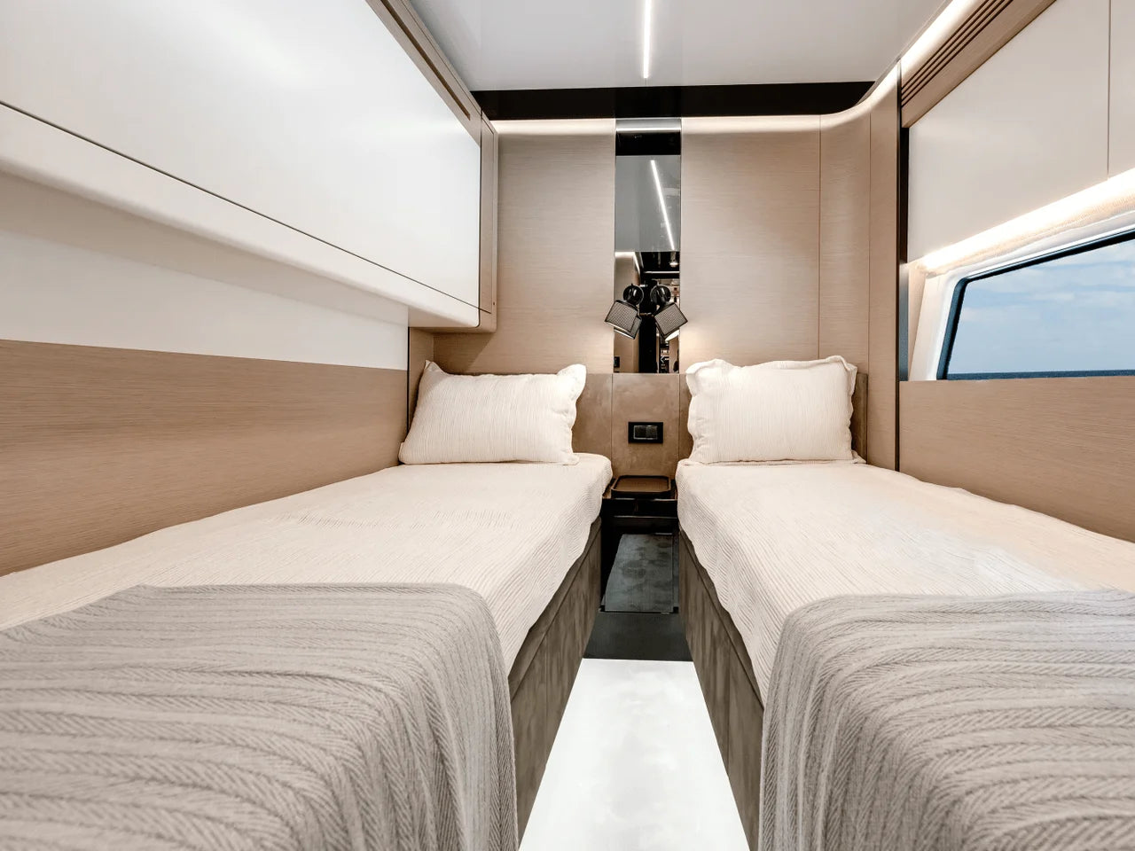2024 Azimut S8 80.0 feet, Miami, FL #36