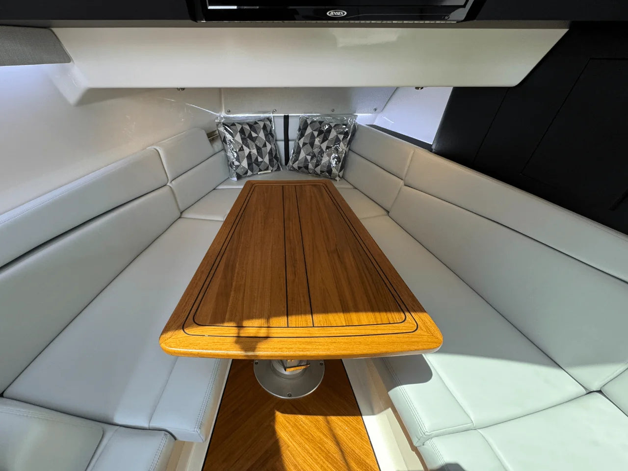 2025 Boston Whaler 380 Realm 38.0 feet, Huntington, NY #60