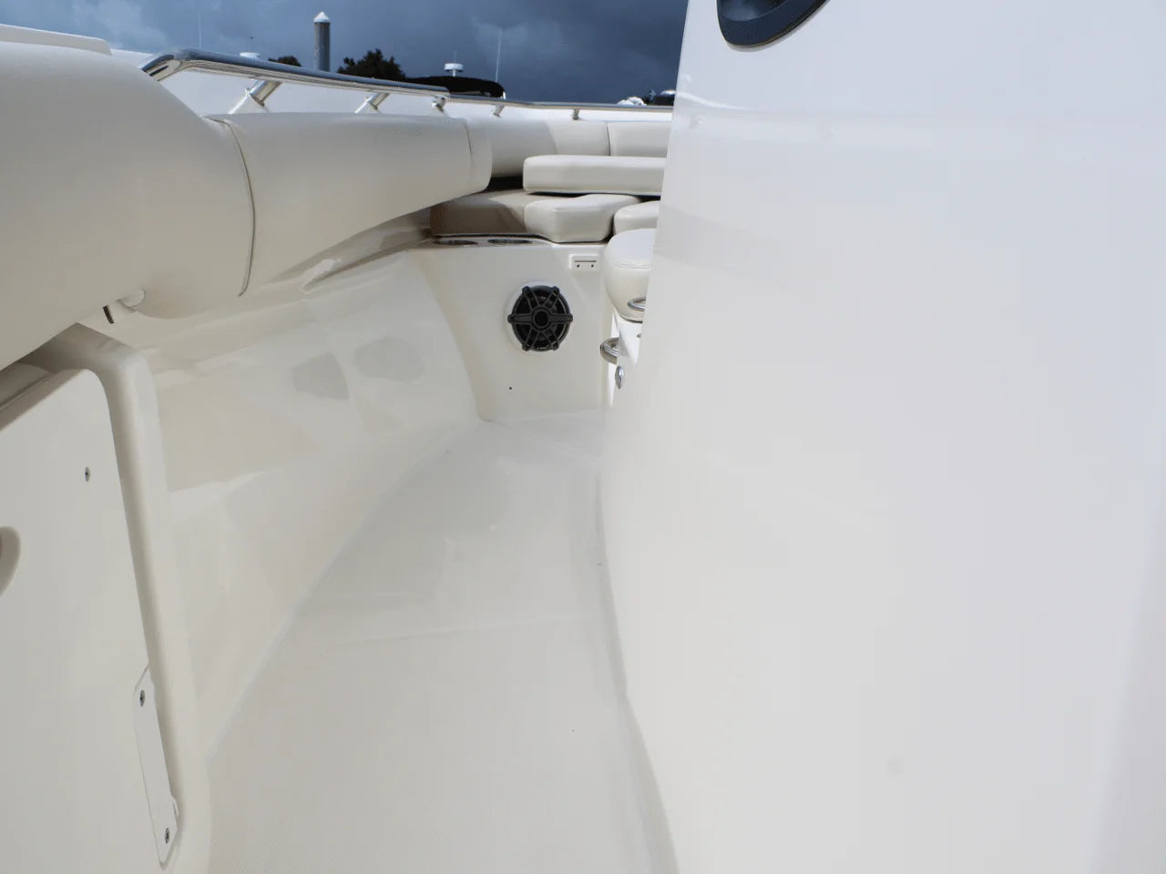 2024 Boston Whaler 250 OUTRAGE 25.0 feet, Wrightsville Beach, North Carolina #43