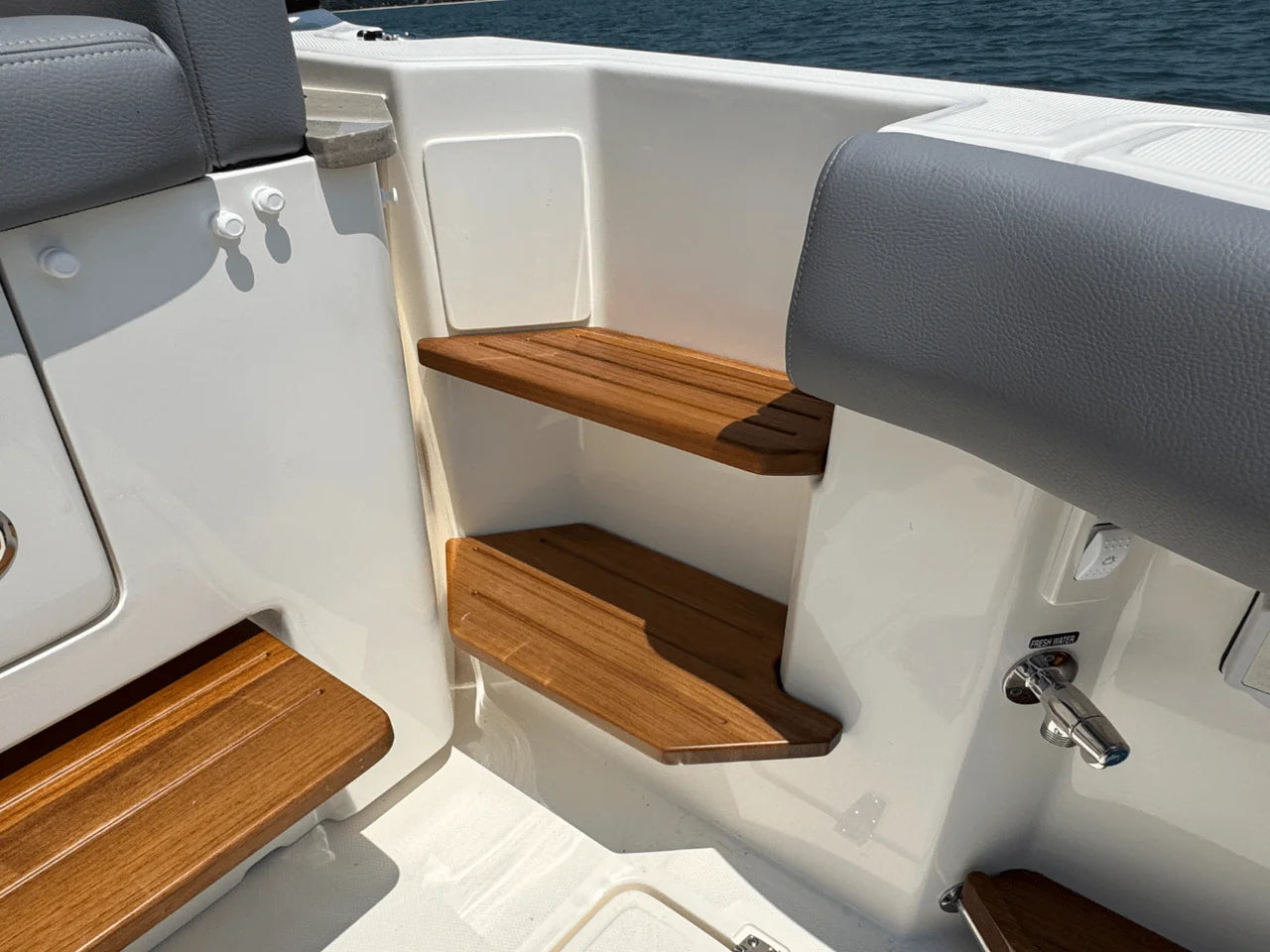2025 Boston Whaler 380 Realm 38.0 feet, Huntington, NY #16