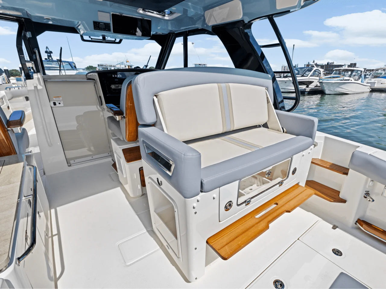 2025 Boston Whaler 380 Realm 38.0 feet, Quincy, MA #17