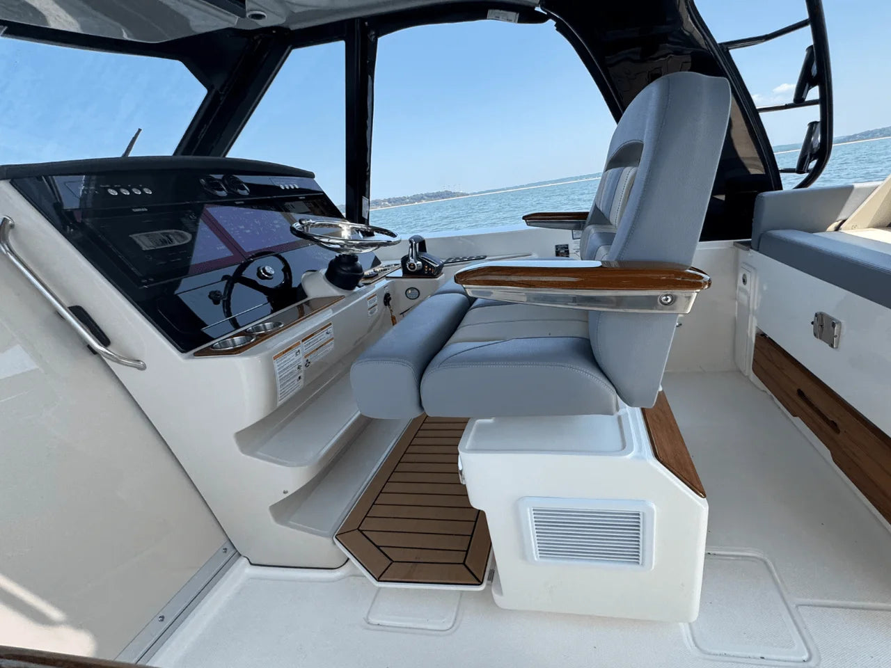 2025 Boston Whaler 380 Realm 38.0 feet, Huntington, NY #30