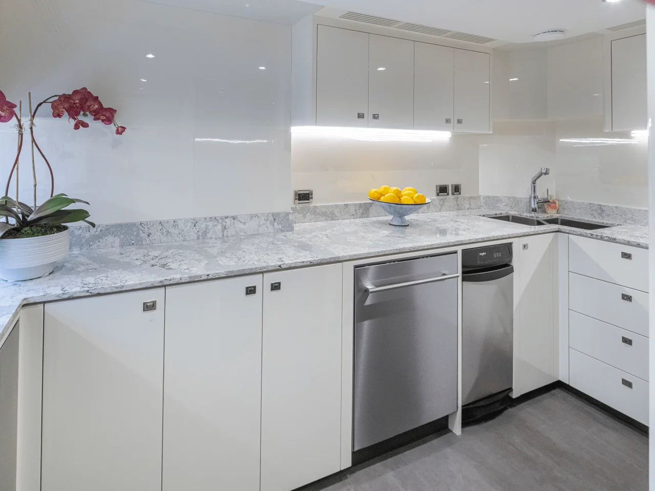 2025 Ocean Alexander 27R 88.0 feet, Pompano Beach, FL #56