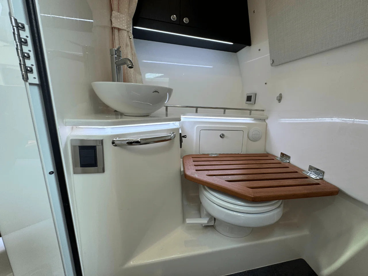 2025 Boston Whaler 380 Realm 38.0 feet, Huntington, NY #69