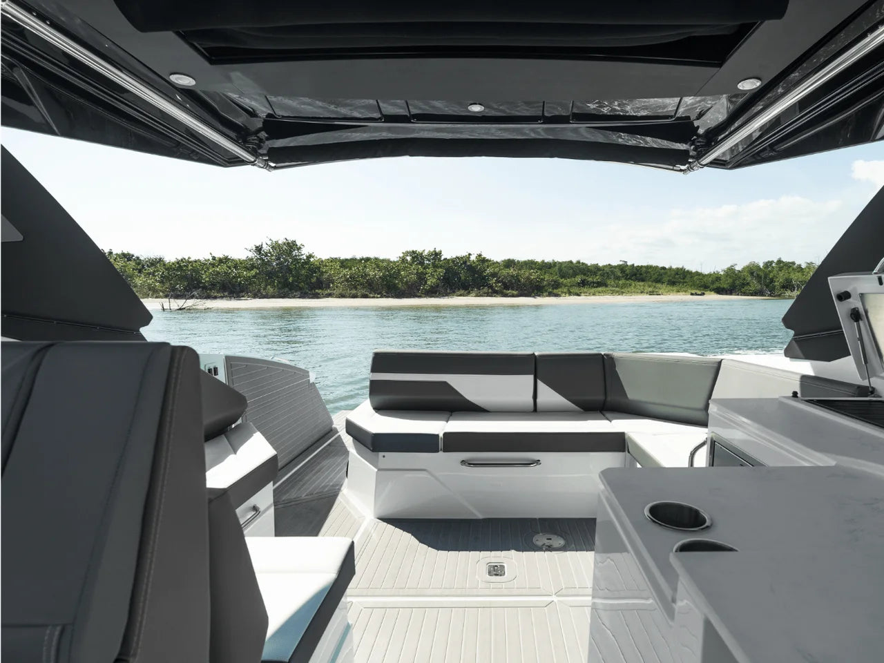 2026 Cruisers Yachts 38 GLS Outboard 38.0 feet, Inuvik, Northwest Territories #66
