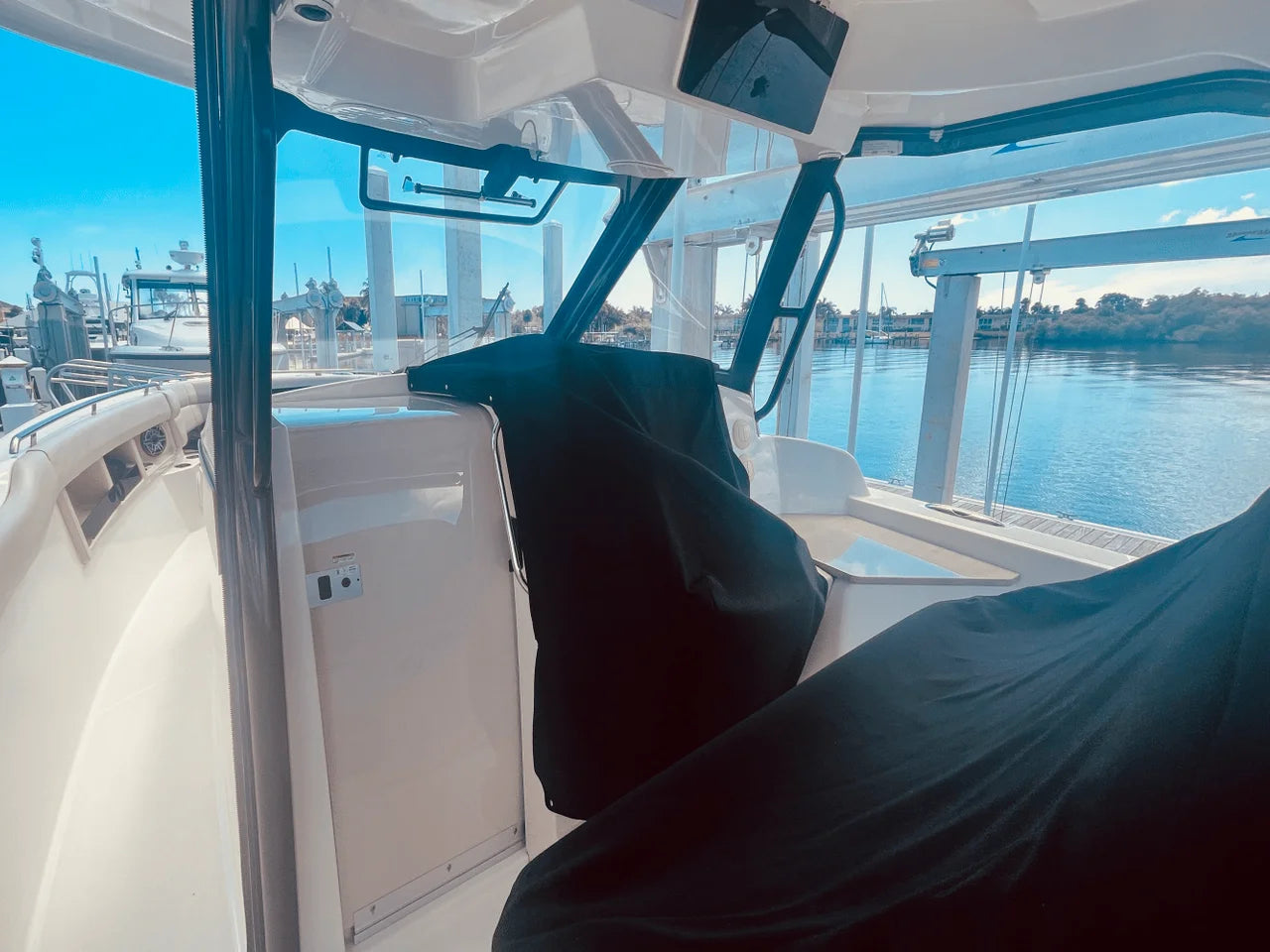 2023 Boston Whaler 350 REALM 35.0 feet, Stuart, FL #19