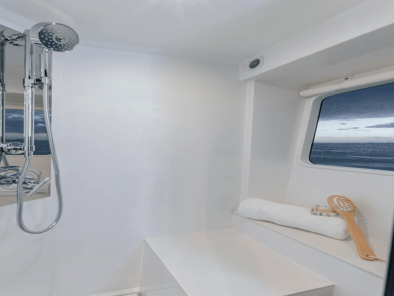 2026 Cruisers Yachts 57 FLY 57.0 feet, Inuvik, Northwest Territories #91