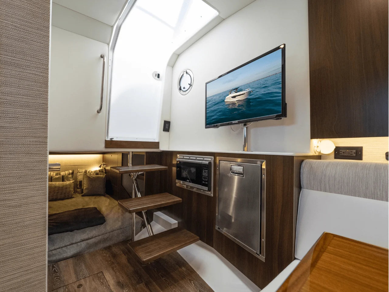 2026 Cruisers Yachts 38 GLS Outboard 38.0 feet, Inuvik, Northwest Territories #105