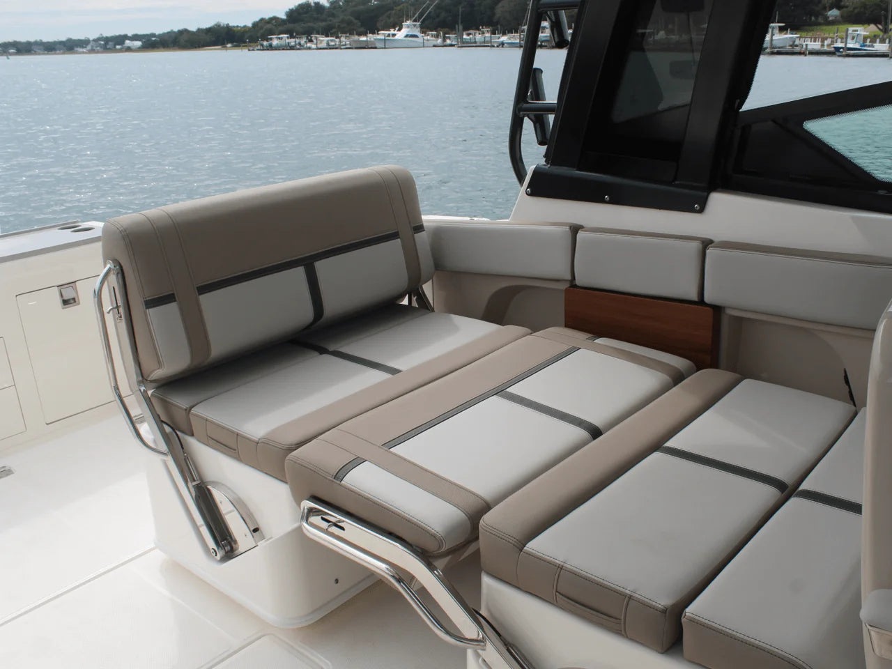 2026 Boston Whaler 330 Vantage 33.0 feet, Wrightsville Beach, North Carolina #30
