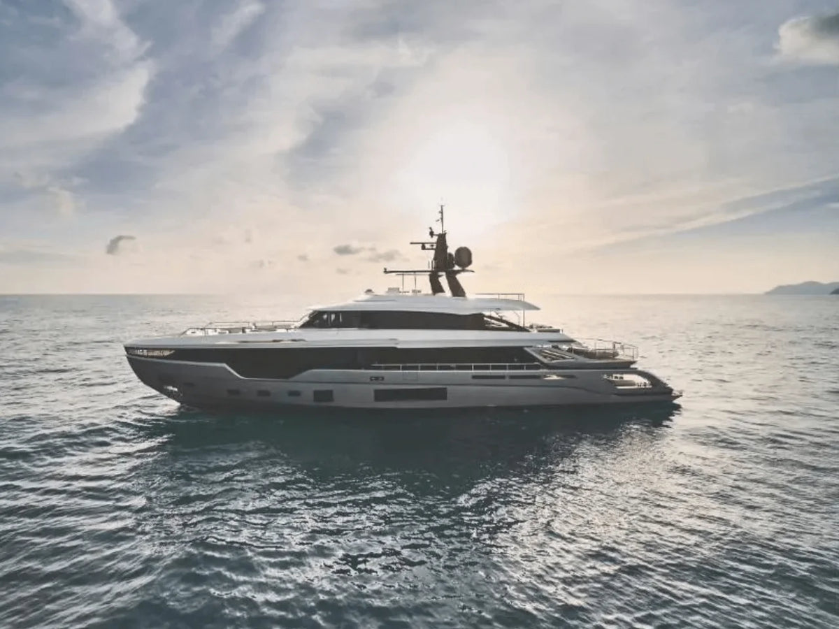 2027 Azimut Grande Trideck 125.0 feet, Inuvik, Northwest Territories #1