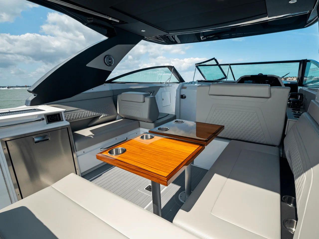 2026 Cruisers Yachts 34 GLS Outboard 35.0 feet, Inuvik, Northwest Territories #144