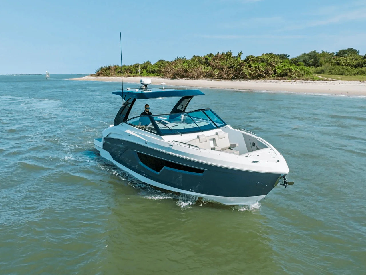 2027 Cruisers Yachts 34 GLS Outboard 34.0 feet, Venice, Florida #3
