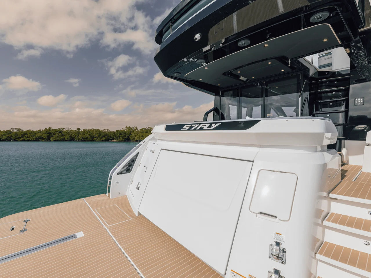 2027 Cruisers Yachts 57 FLY 57.0 feet, Naples, Florida #40
