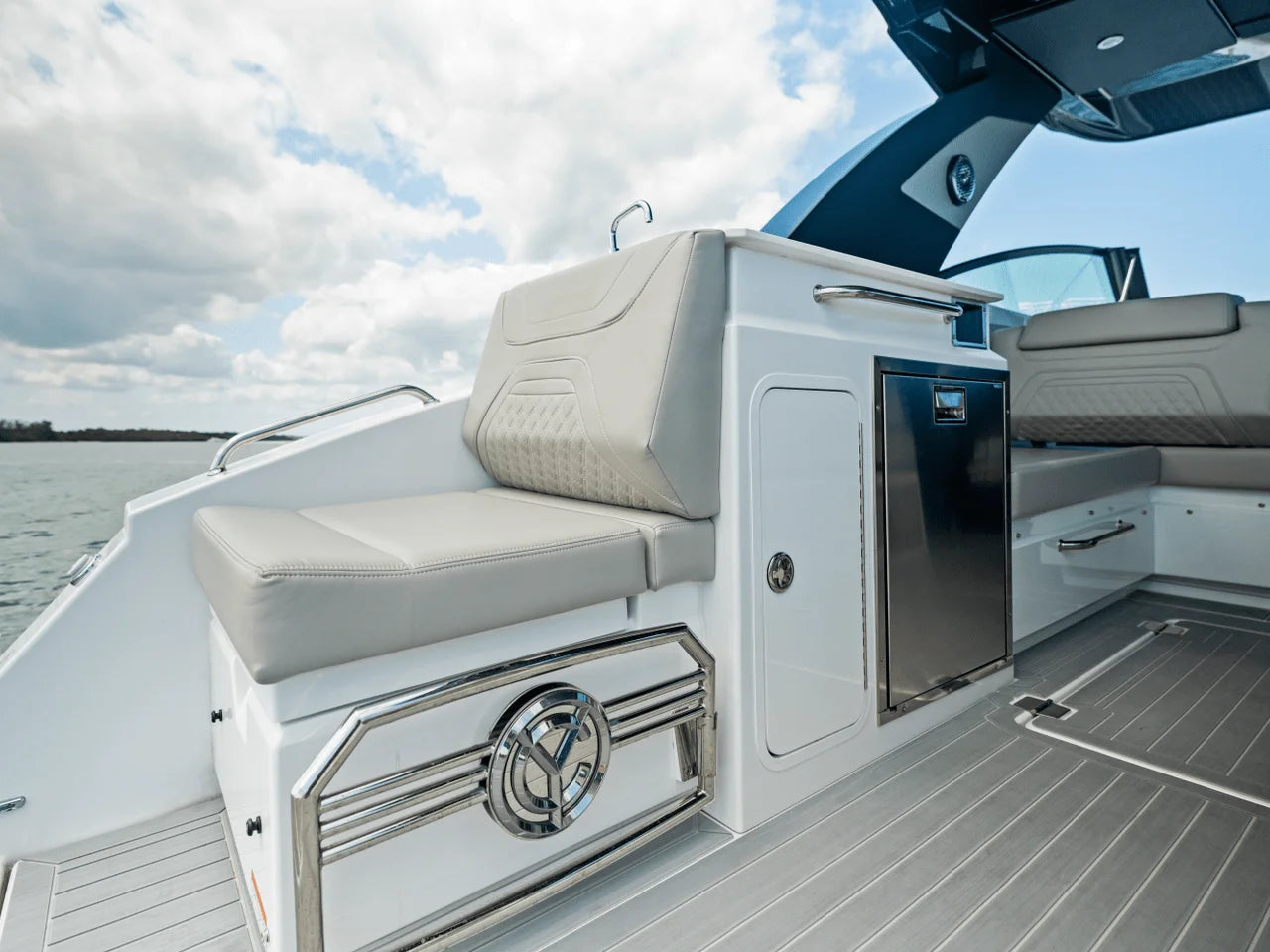 2026 Cruisers Yachts 34 GLS Outboard 35.0 feet, Inuvik, Northwest Territories #86