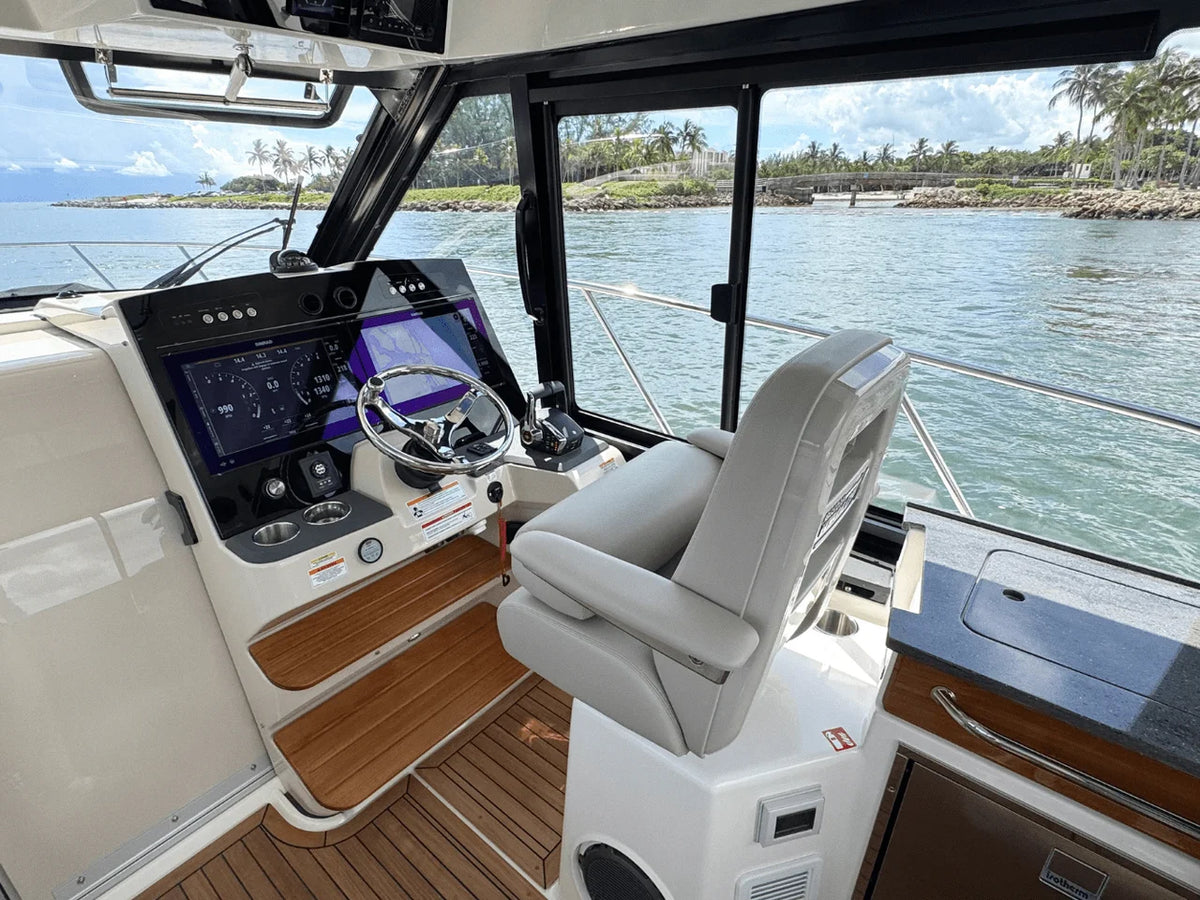 2026 Boston Whaler 365 Conquest 36.0 feet, Jupiter, Florida #23