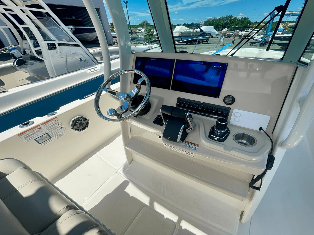 2025 Boston Whaler 280 Dauntless 28.0 feet, Danvers, Massachusetts #11