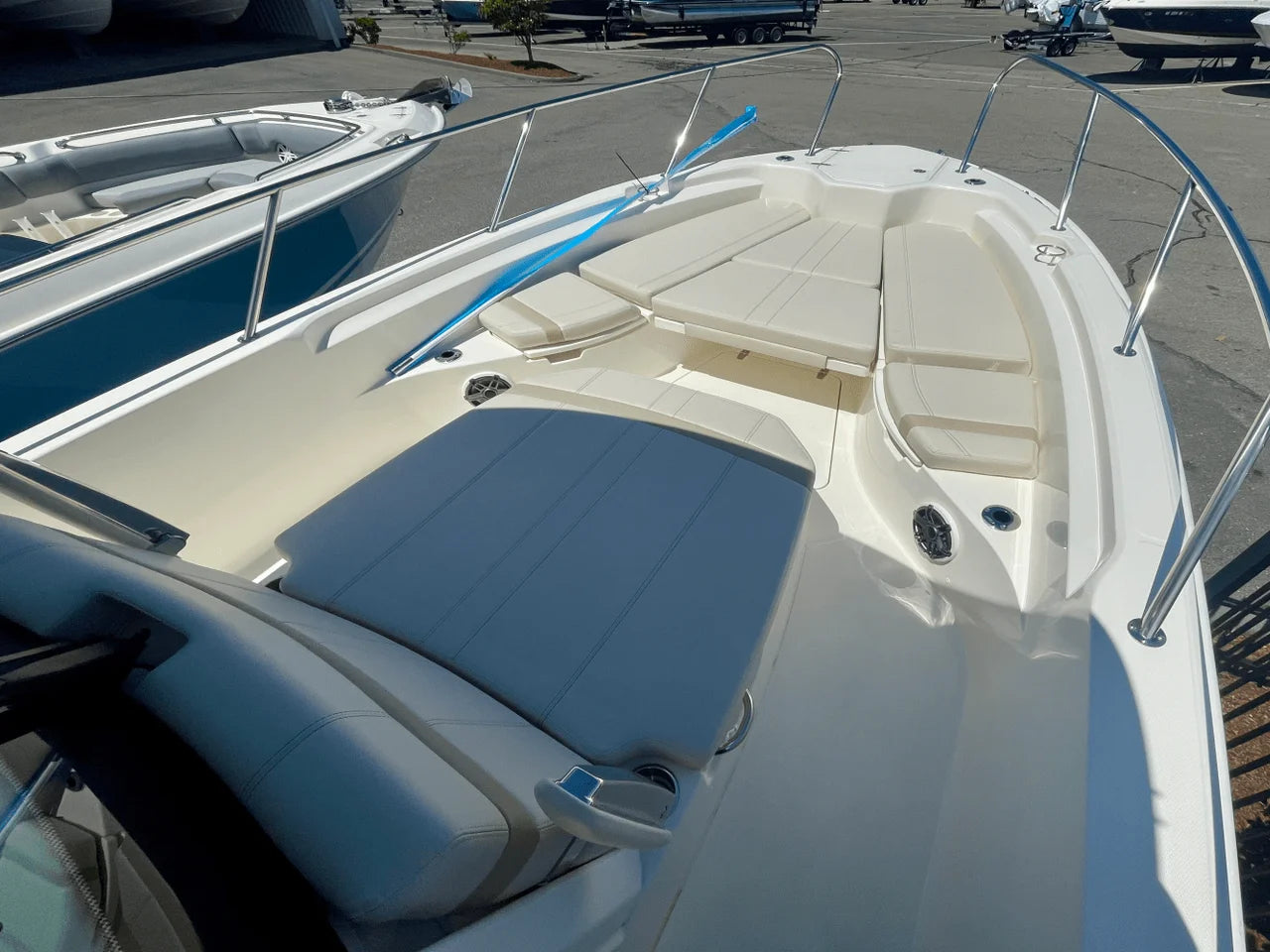 2025 Boston Whaler 280 Dauntless 28.0 feet, Danvers, Massachusetts #17
