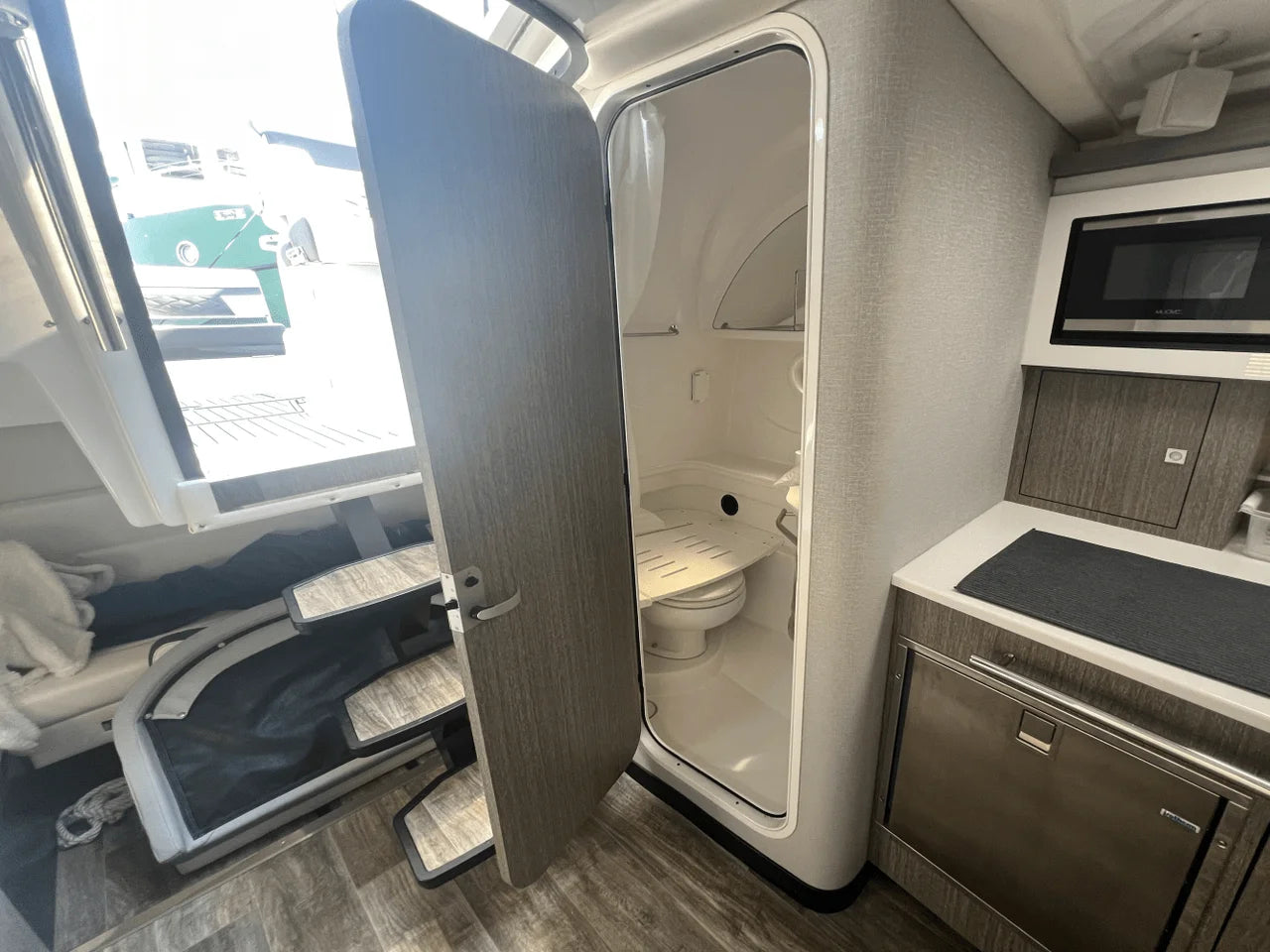 2021 Monterey 335 SPORT YACHT 33.0 feet, Wakefield, RI #35