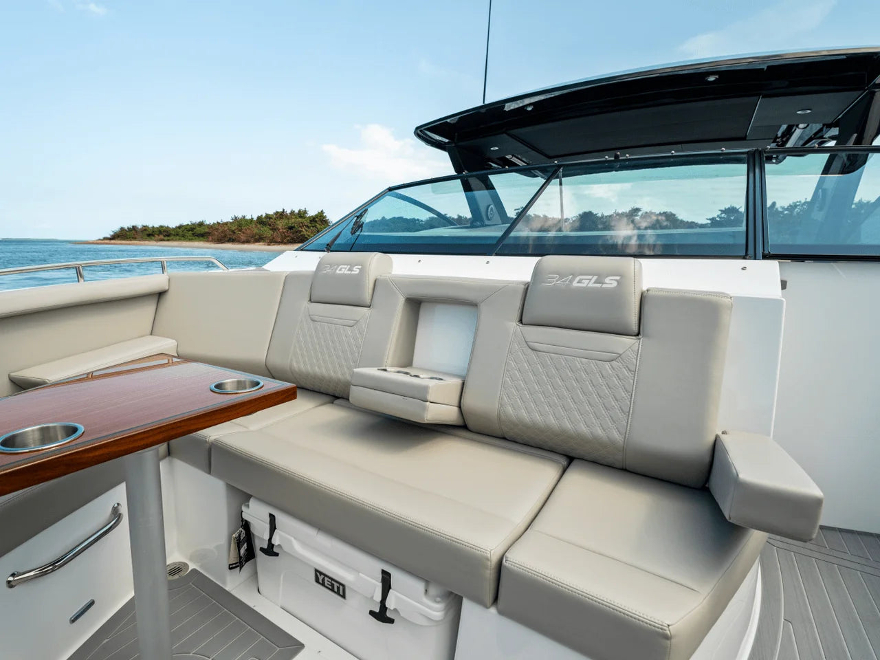 2026 Cruisers Yachts 34 GLS Outboard 35.0 feet, Inuvik, Northwest Territories #114
