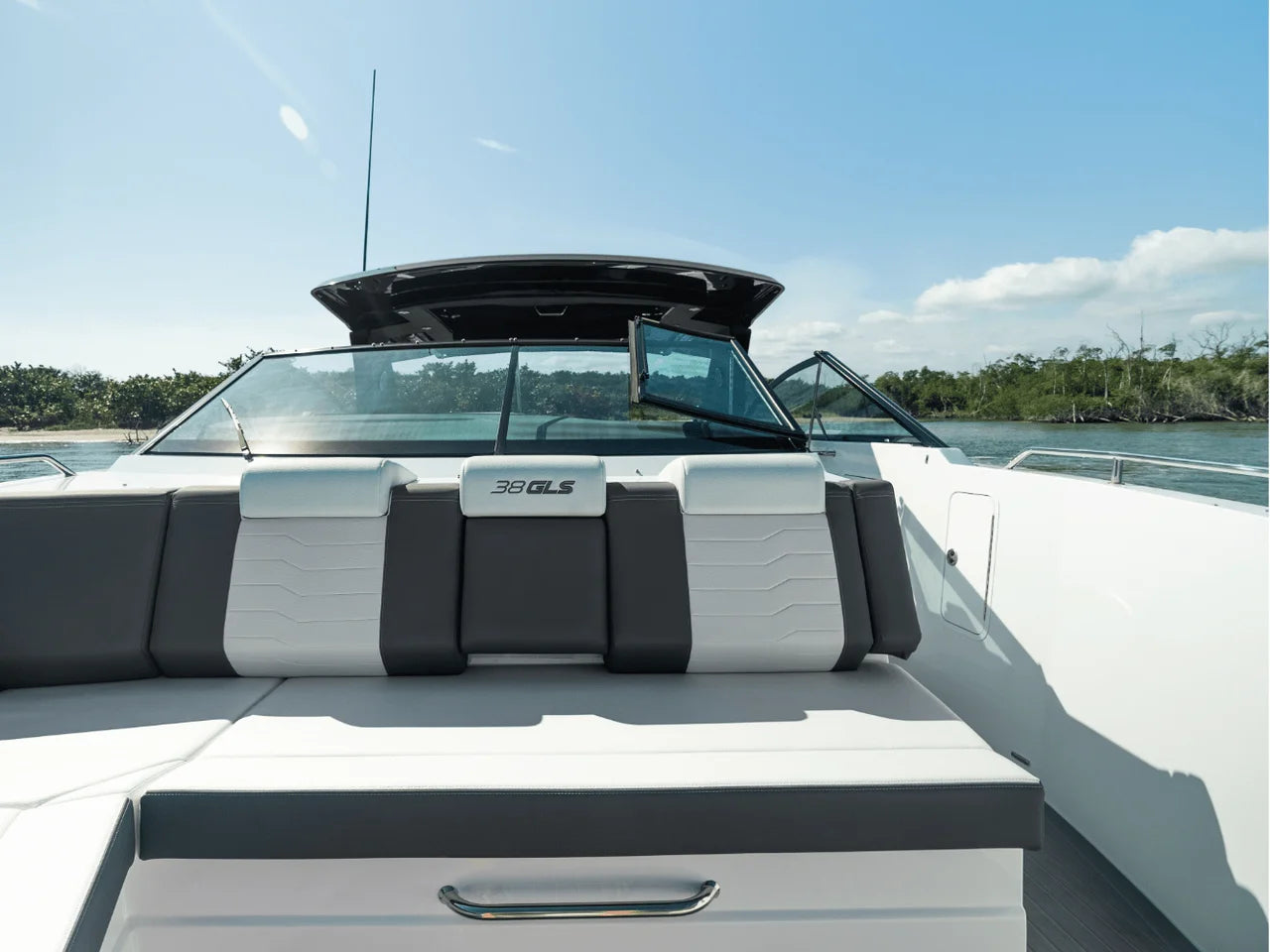 2026 Cruisers Yachts 38 GLS Outboard 38.0 feet, Inuvik, Northwest Territories #87