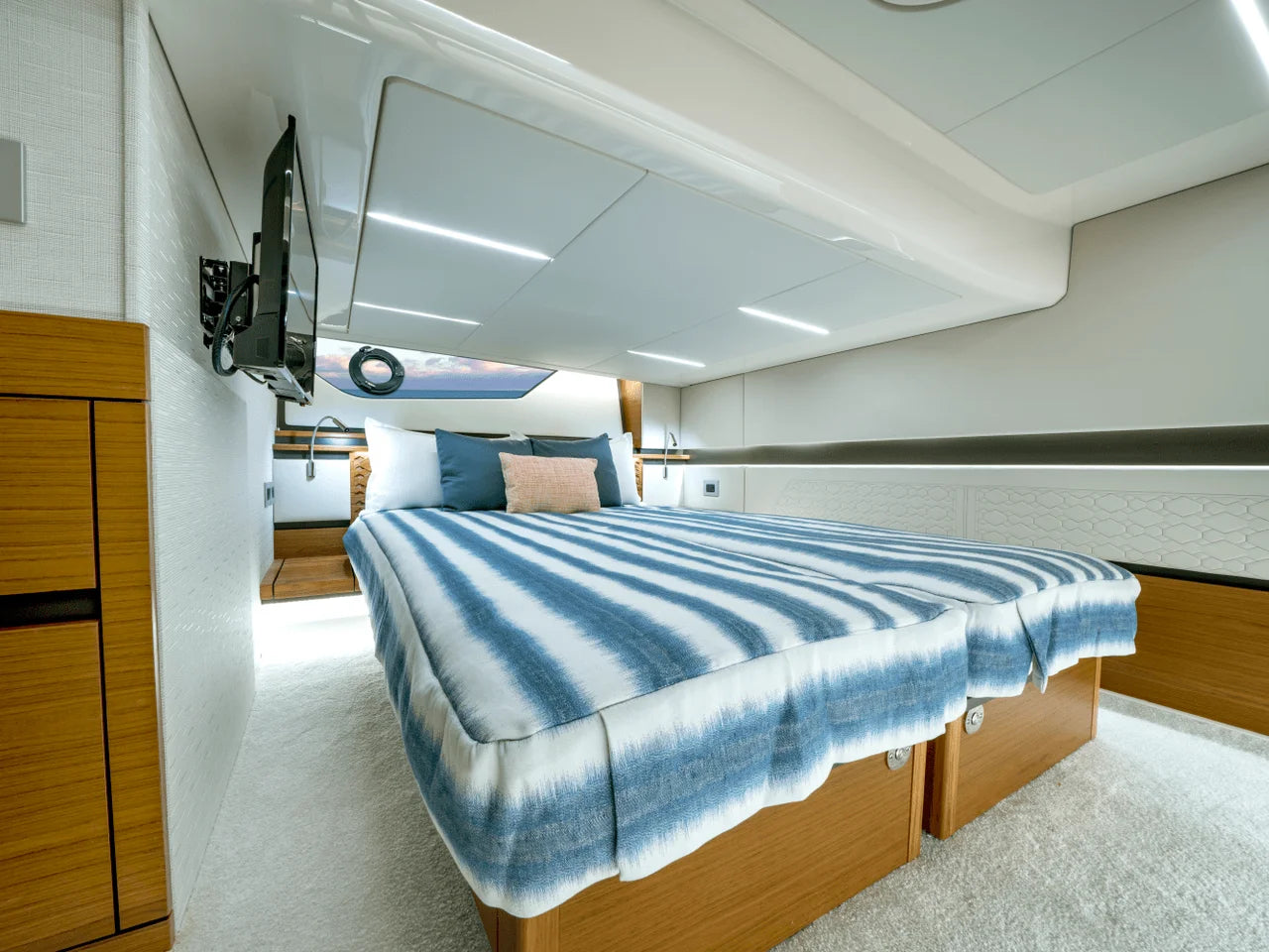 2025 Tiara Yachts LE 48 48.0 feet, Inuvik, Northwest Territories #15