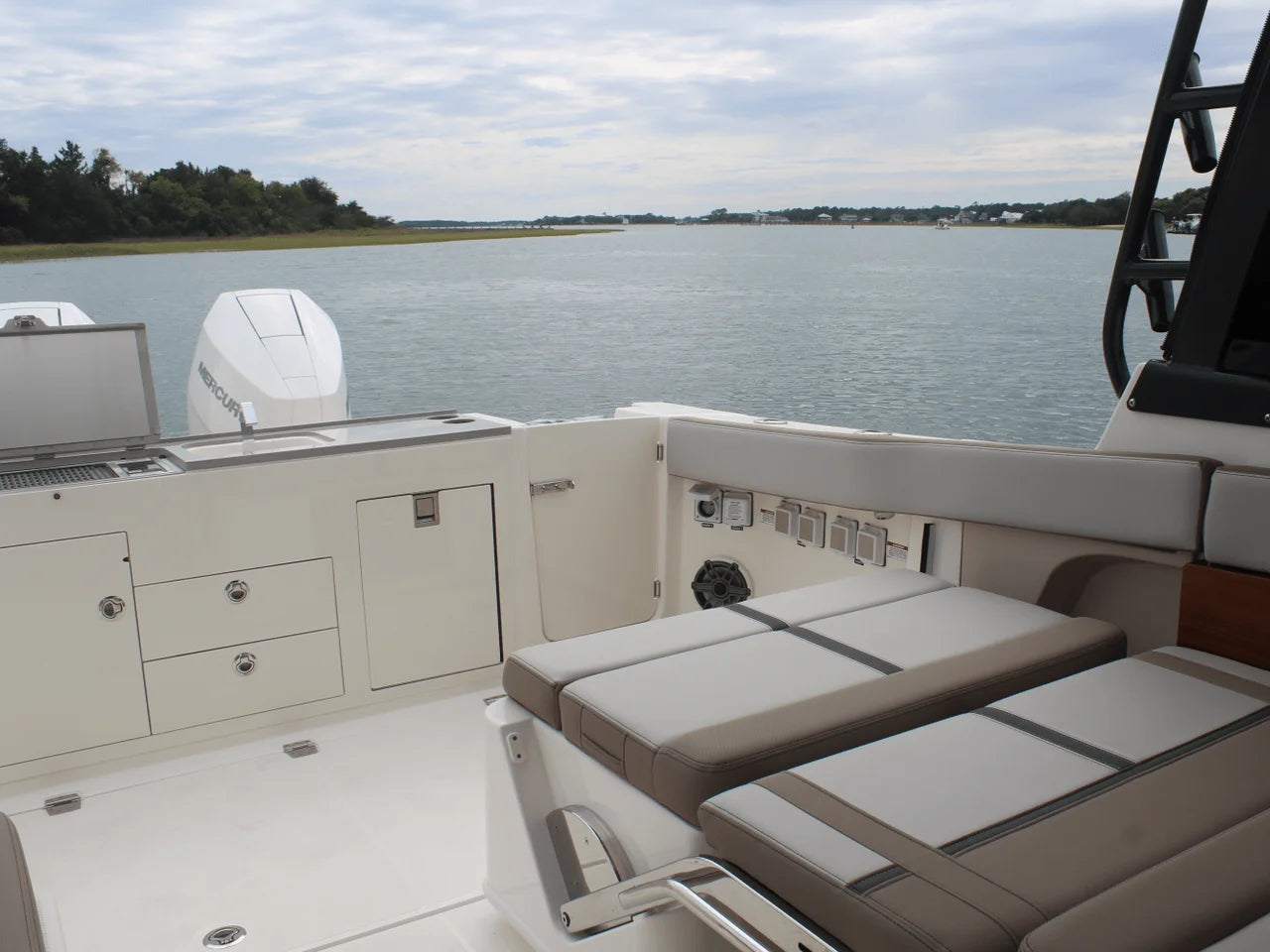 2026 Boston Whaler 330 Vantage 33.0 feet, Charleston, South Carolina #27