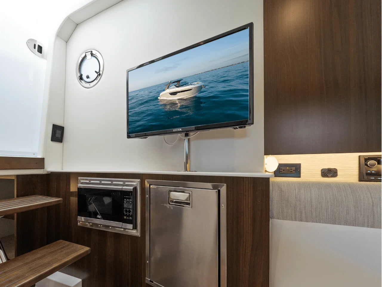 2026 Cruisers Yachts 38 GLS Outboard 38.0 feet, Inuvik, Northwest Territories #106