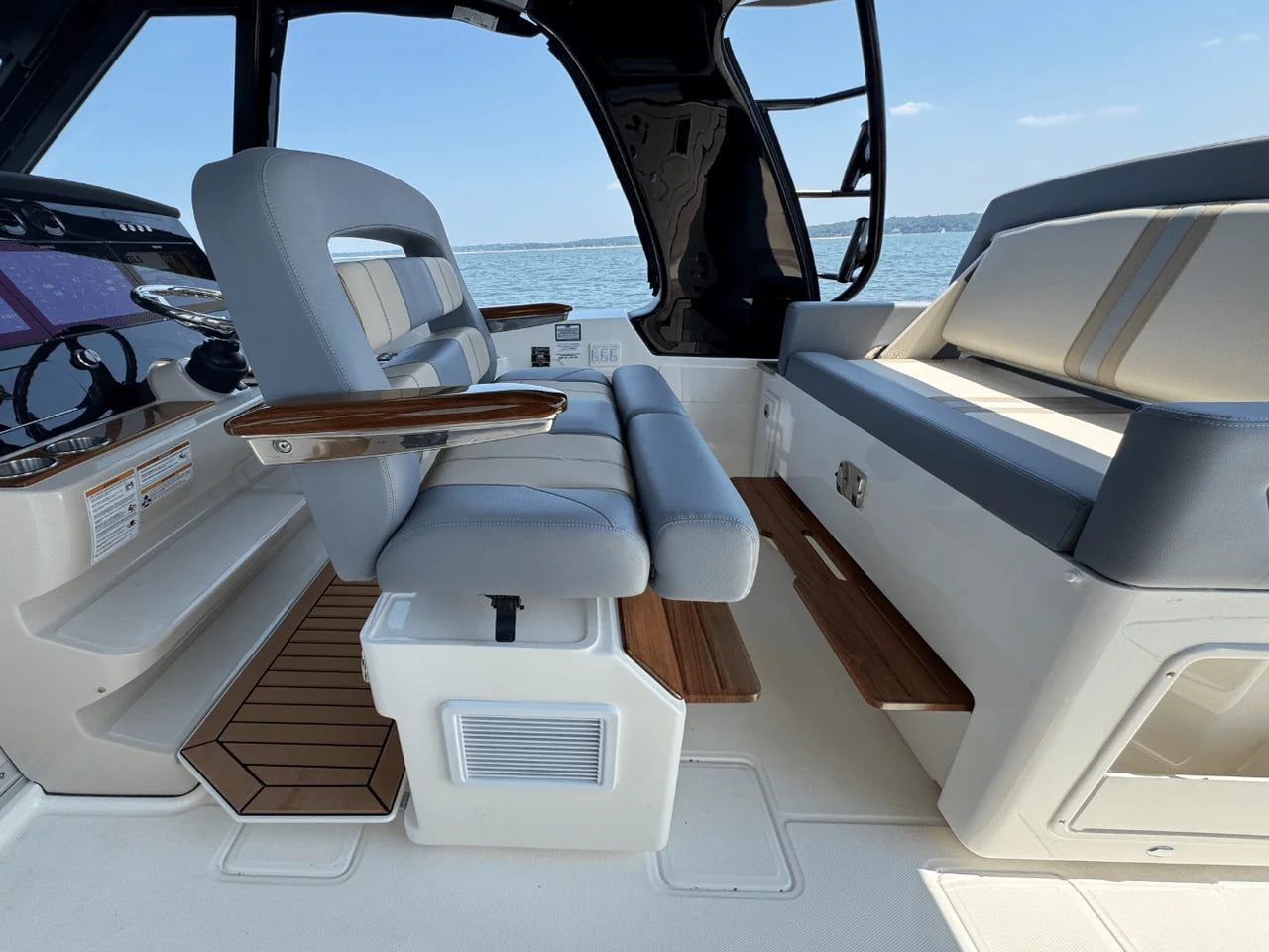 2025 Boston Whaler 380 Realm 38.0 feet, Huntington, NY #29