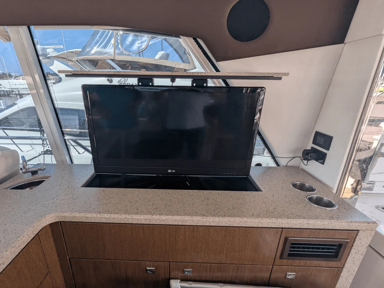 2013 Cruisers Yachts 48 CANTIUS 48.0 feet, Baltimore, MD #37