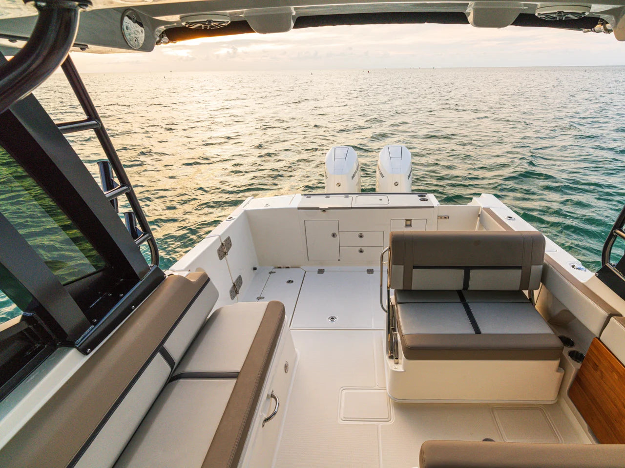 2027 Boston Whaler 330 Vantage 33.0 feet, Stuart, Florida #27