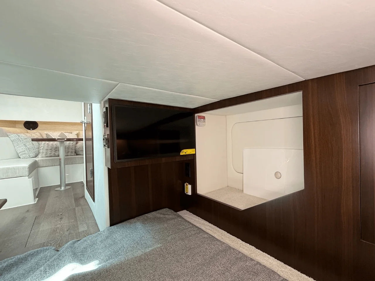 2026 Cruisers Yachts 38 GLS 37.0 feet, Lake Ozark, MO #54