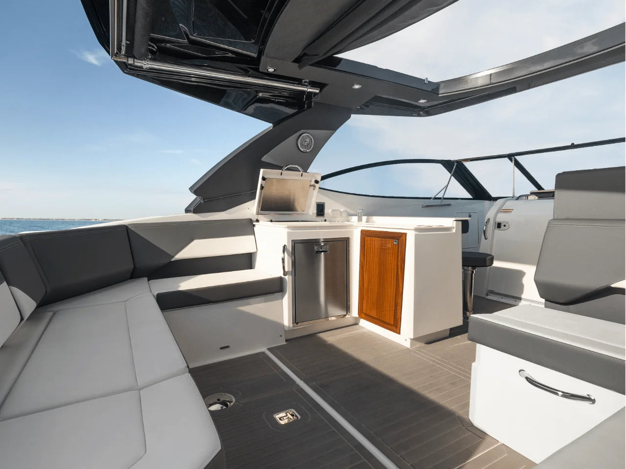 2026 Cruisers Yachts 38 GLS Outboard 38.0 feet, Inuvik, Northwest Territories #61