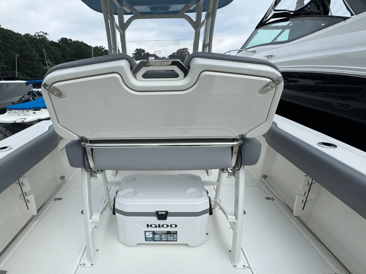 2026 Boston Whaler 230 Outrage 23.0 feet, Huntington, NY #18