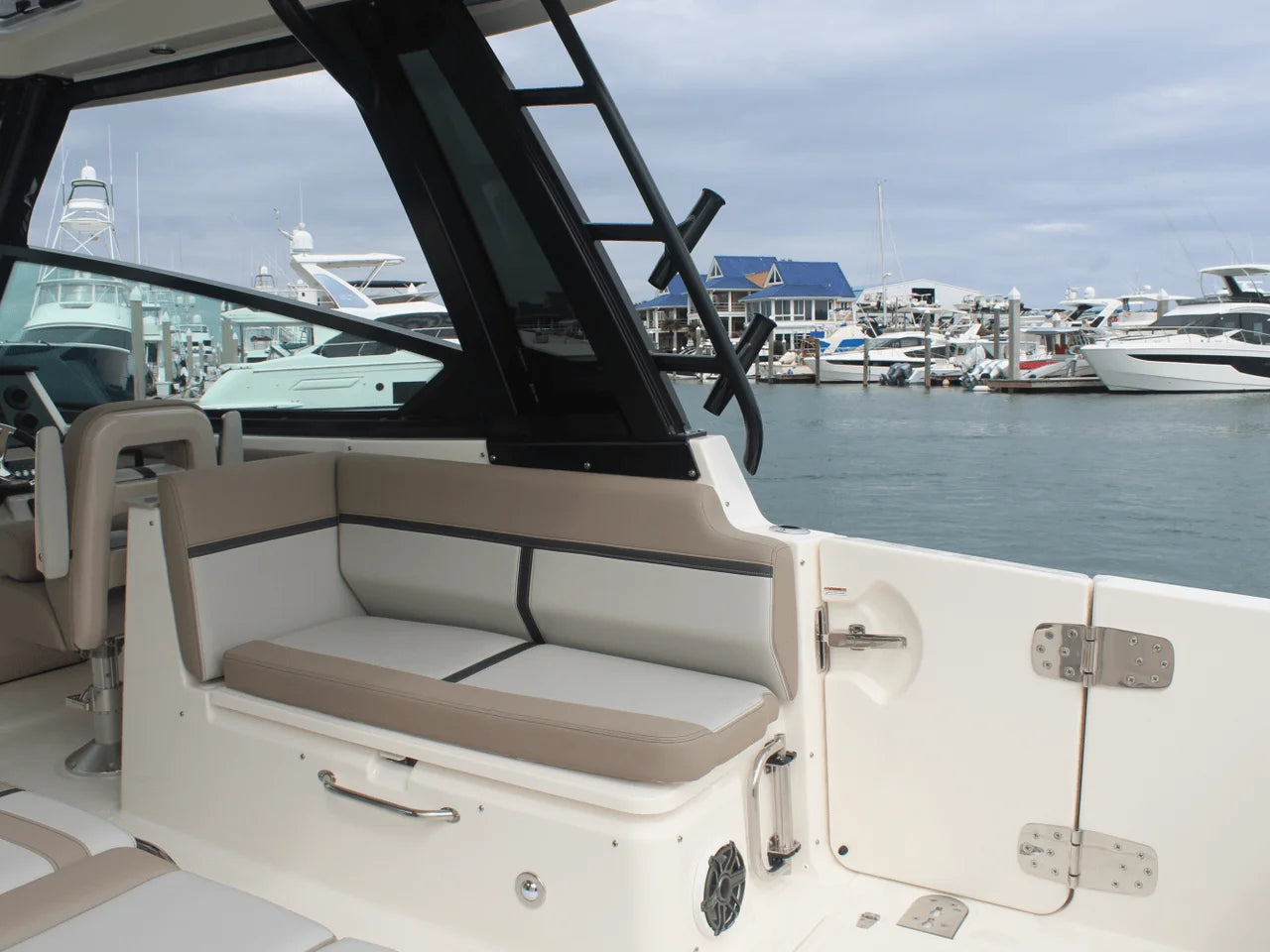 2026 Boston Whaler 330 Vantage 33.0 feet, Wrightsville Beach, North Carolina #37