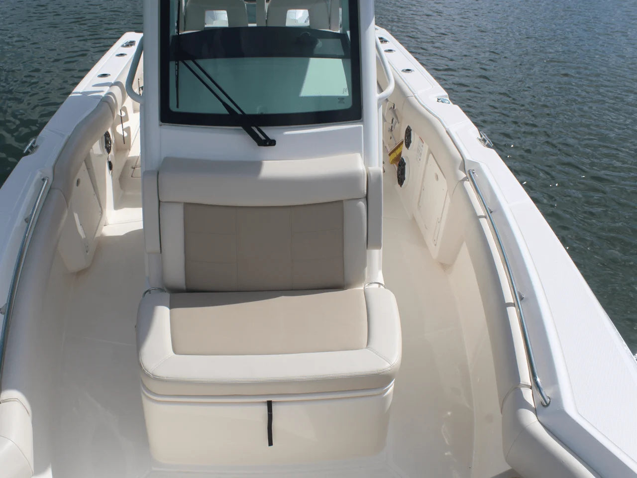 2024 Boston Whaler 250 OUTRAGE 25.0 feet, Wrightsville Beach, North Carolina #25