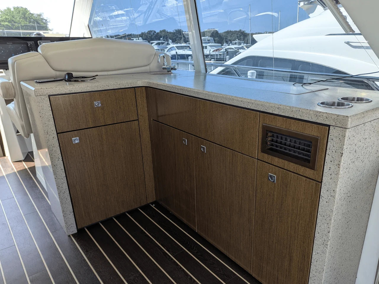 2013 Cruisers Yachts 48 CANTIUS 48.0 feet, Baltimore, MD #38