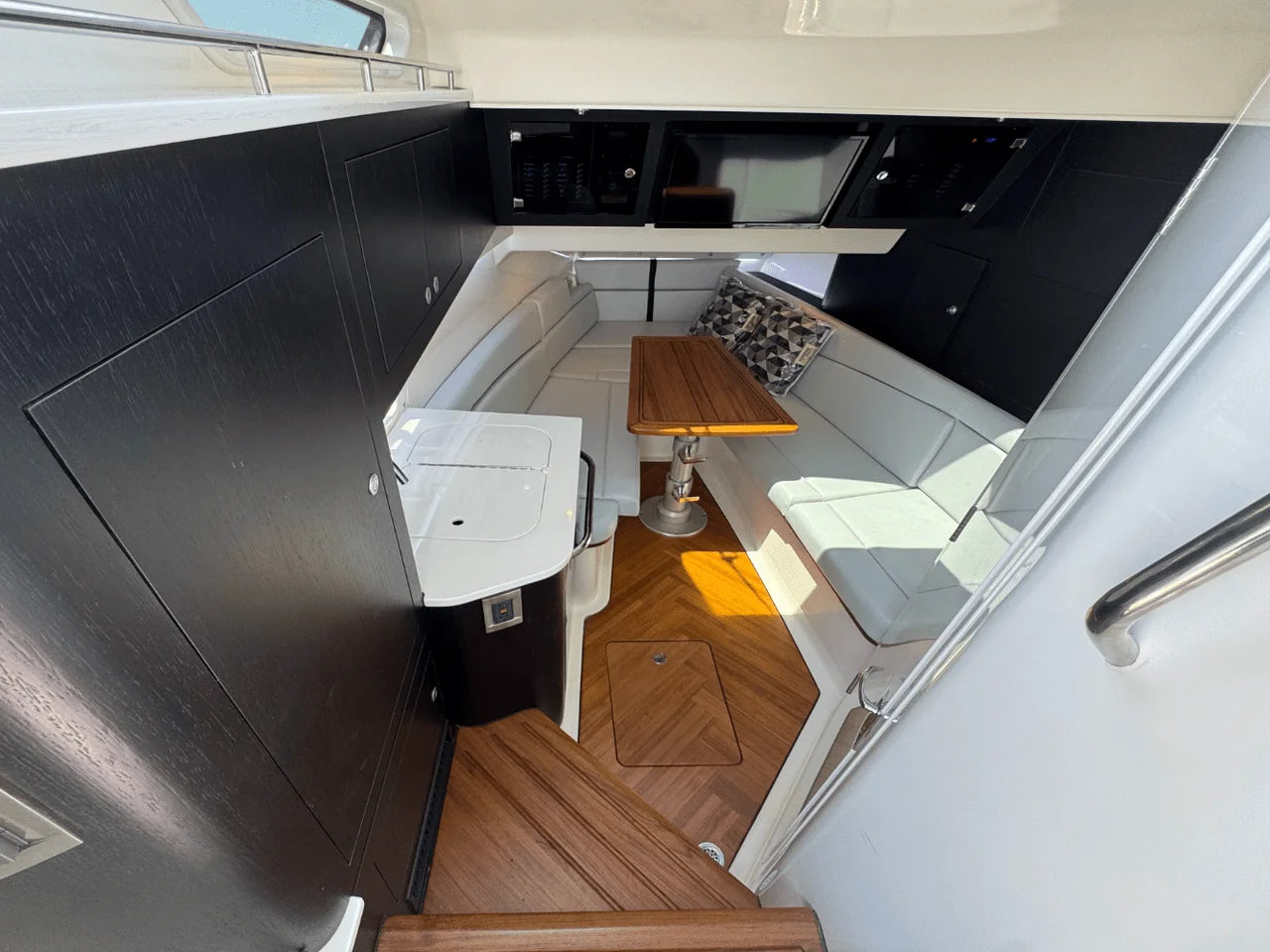 2025 Boston Whaler 380 Realm 38.0 feet, Huntington, NY #51