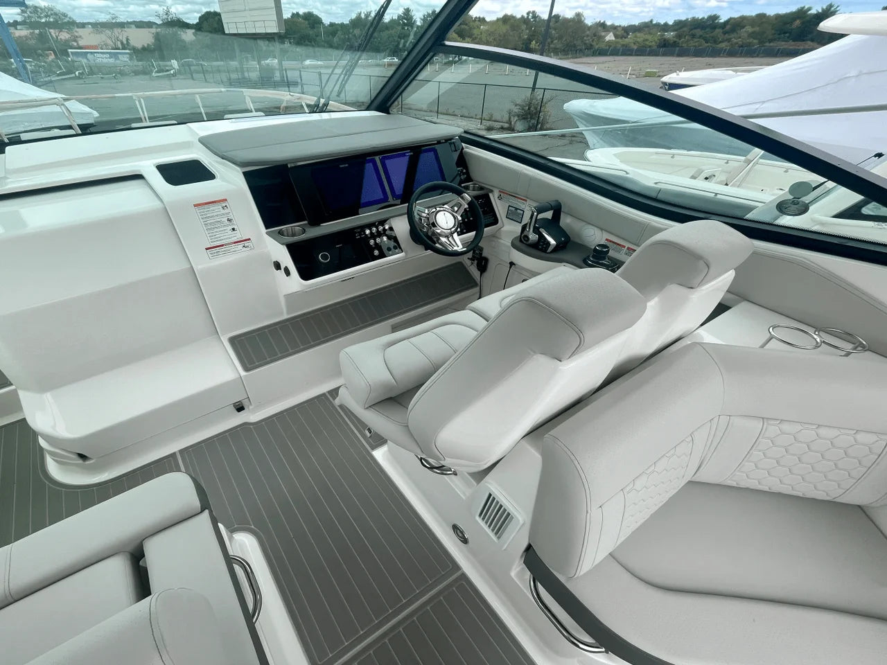 2026 Sea Ray Sundancer 320 Outboard 32.0 feet, Danvers, Massachusetts #11