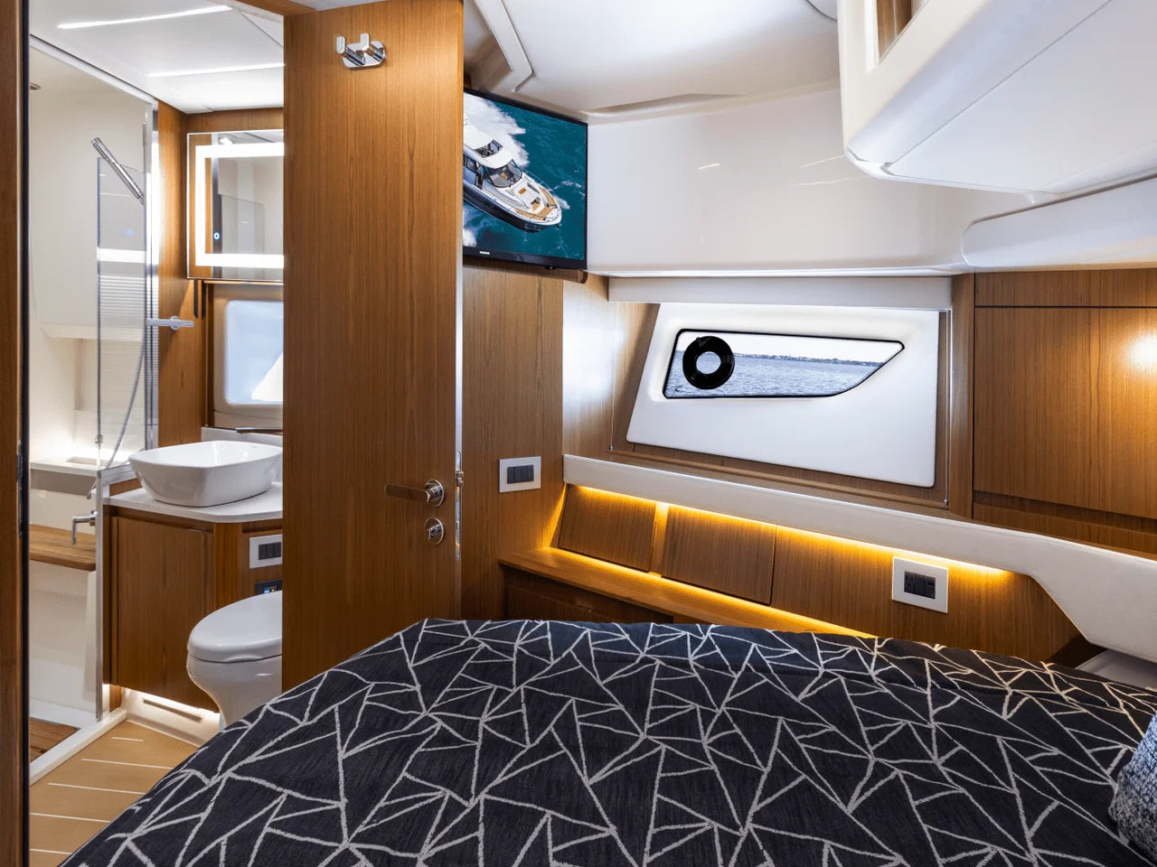 2025 Tiara Yachts EX 54 54.0 feet, Inuvik, Northwest Territories #32