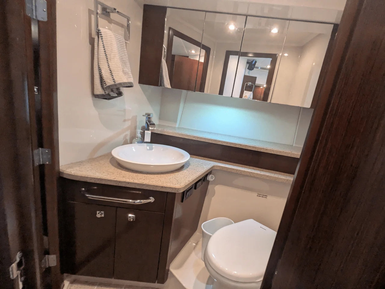 2013 Cruisers Yachts 48 CANTIUS 48.0 feet, Baltimore, MD #51