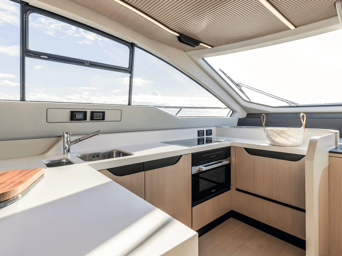 2027 Azimut S7 71.0 feet, Inuvik, Northwest Territories #15