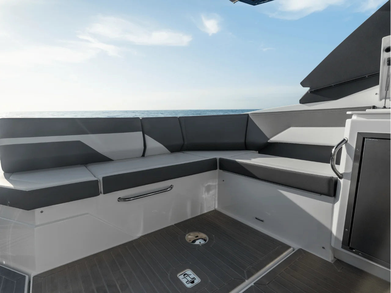 2026 Cruisers Yachts 38 GLS Outboard 38.0 feet, Inuvik, Northwest Territories #44