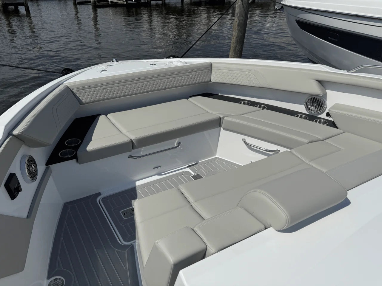 2026 Cruisers Yachts 34 GLS Outboard 34.0 feet, Grasonville, MD #30